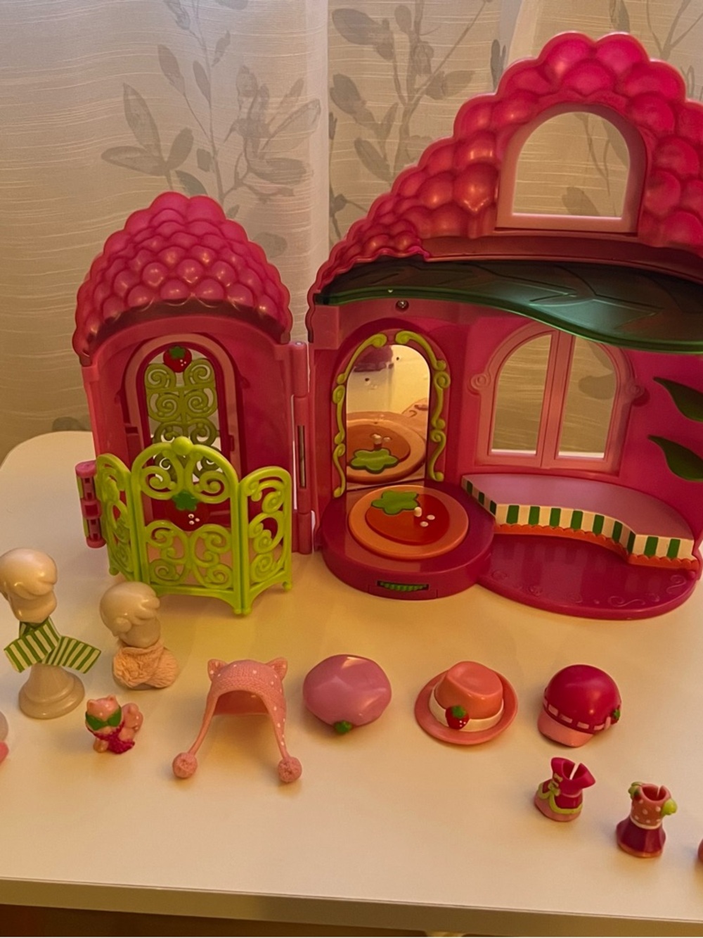 Strawberry Shortcake Berry Fresh Fashion Boutique HASBRO Incomplete Set